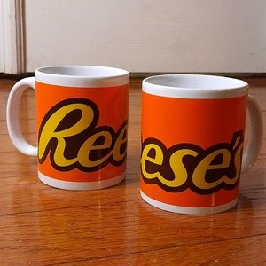 Set of 2 Reese's coffee mugs.